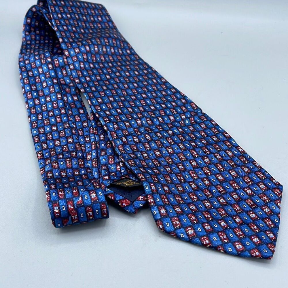 Elegance London 100% silk made in Italy tie. 60” long.